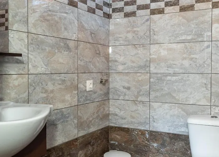 Aigli Luxury Nea Roda