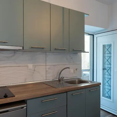 Aigli Luxury Apartament Nea Roda