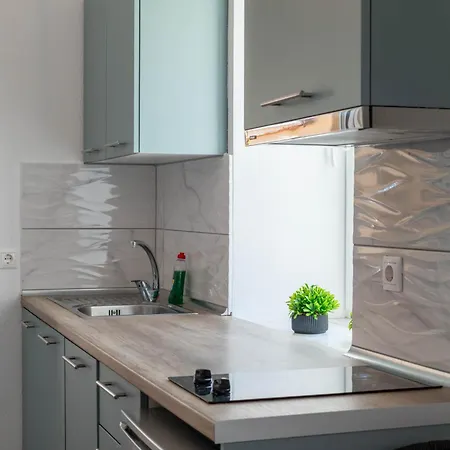 Aigli Luxury Apartament Nea Roda